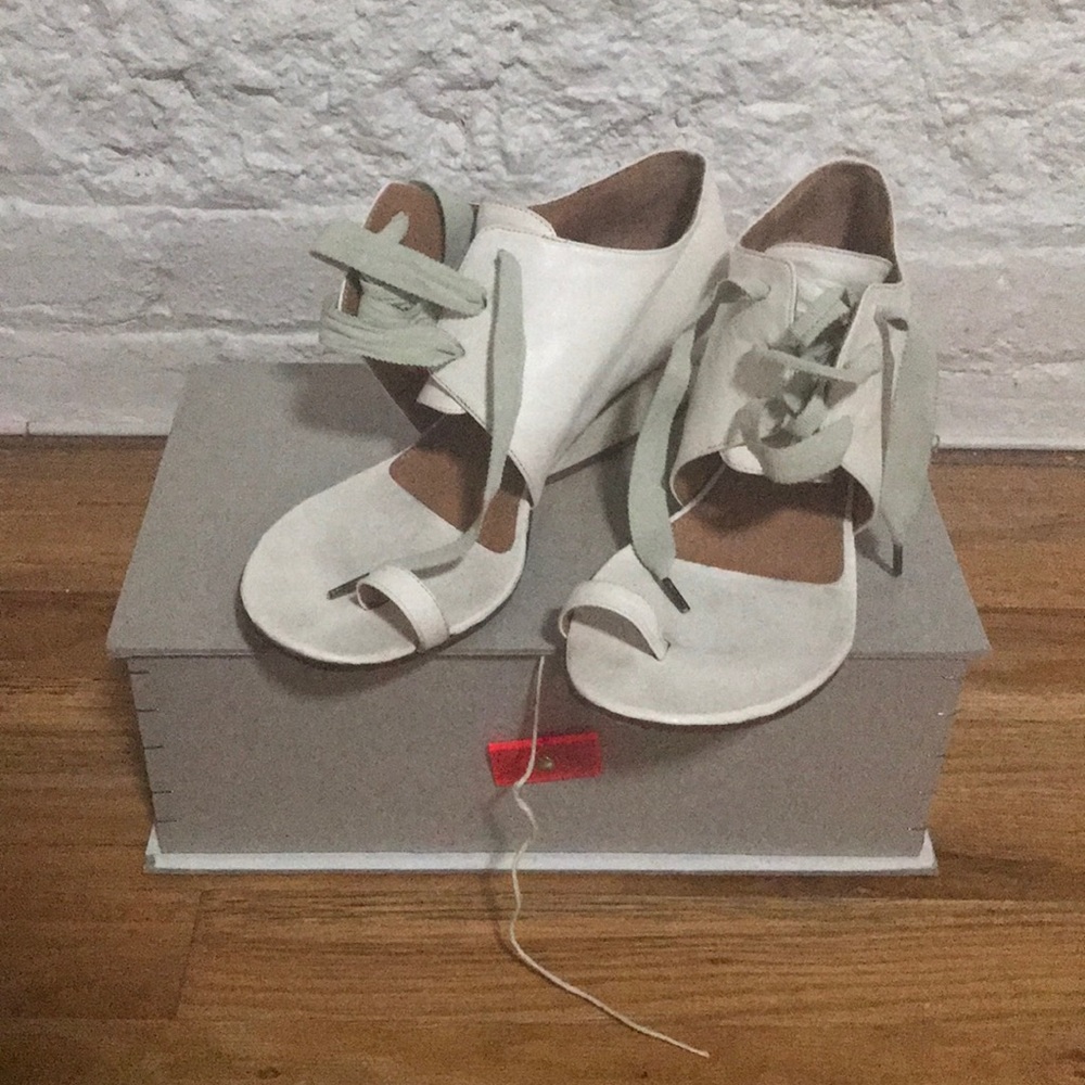 Stephen Venezia white heeled sandals